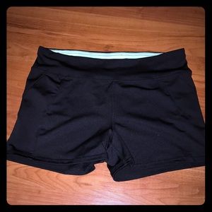 Slimming tight black shorts